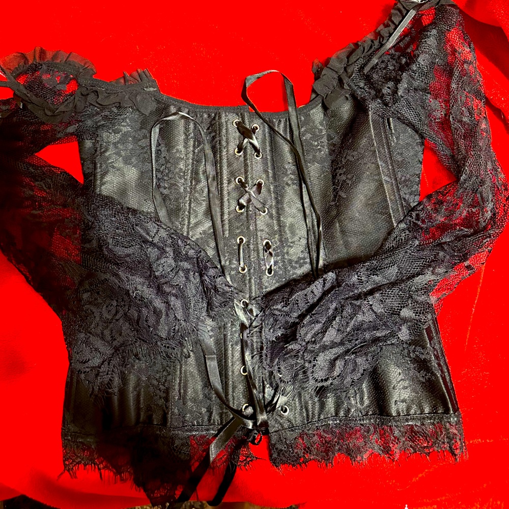 Cute corset with sleeves